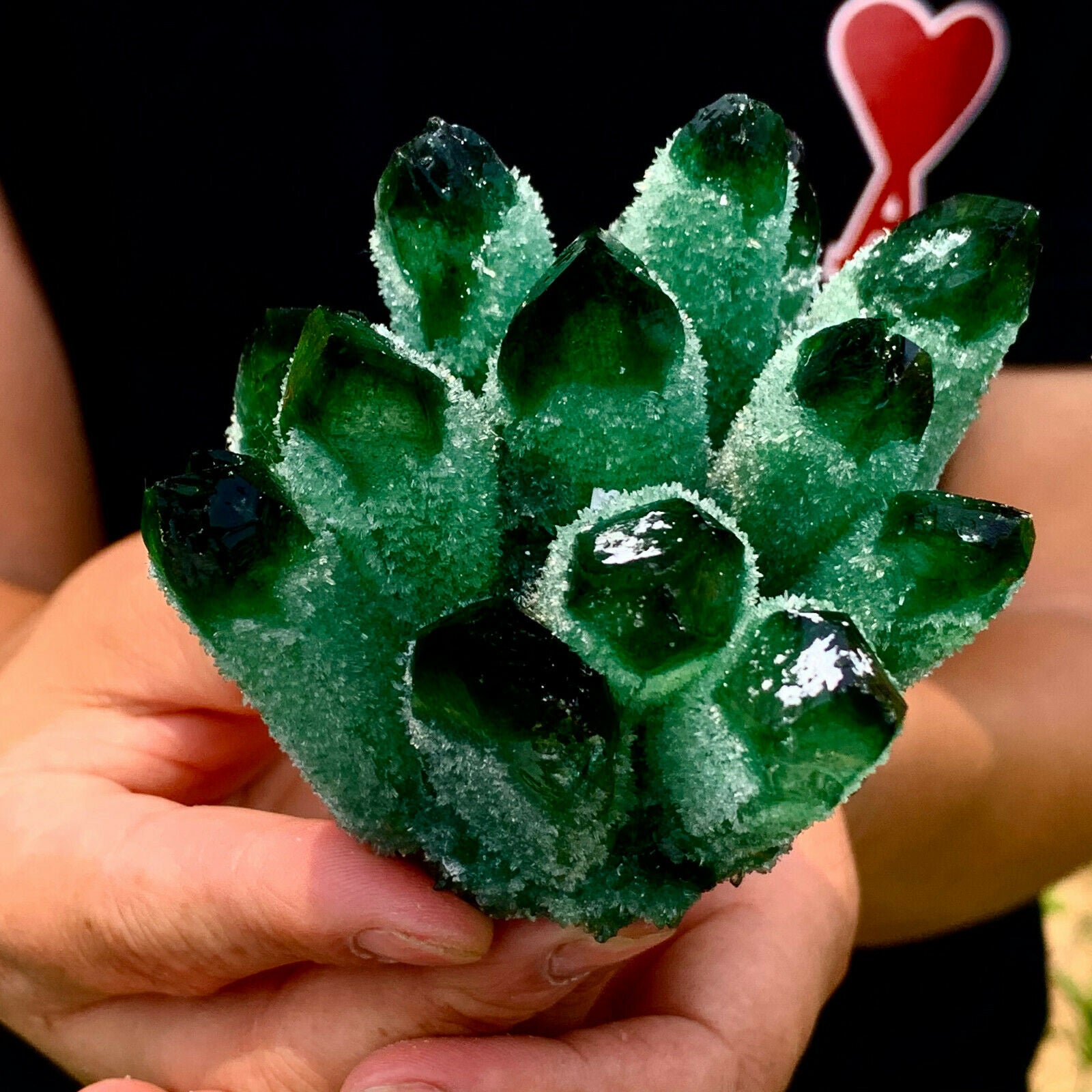 Grupo de cristal verde, piedra original, adornos de paisaje ecológicos y extraños