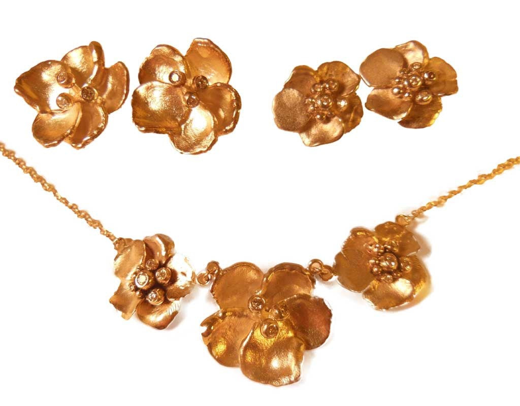 Metal Petals- Pansy Earring-Small-14K Gold & Diamonds-4