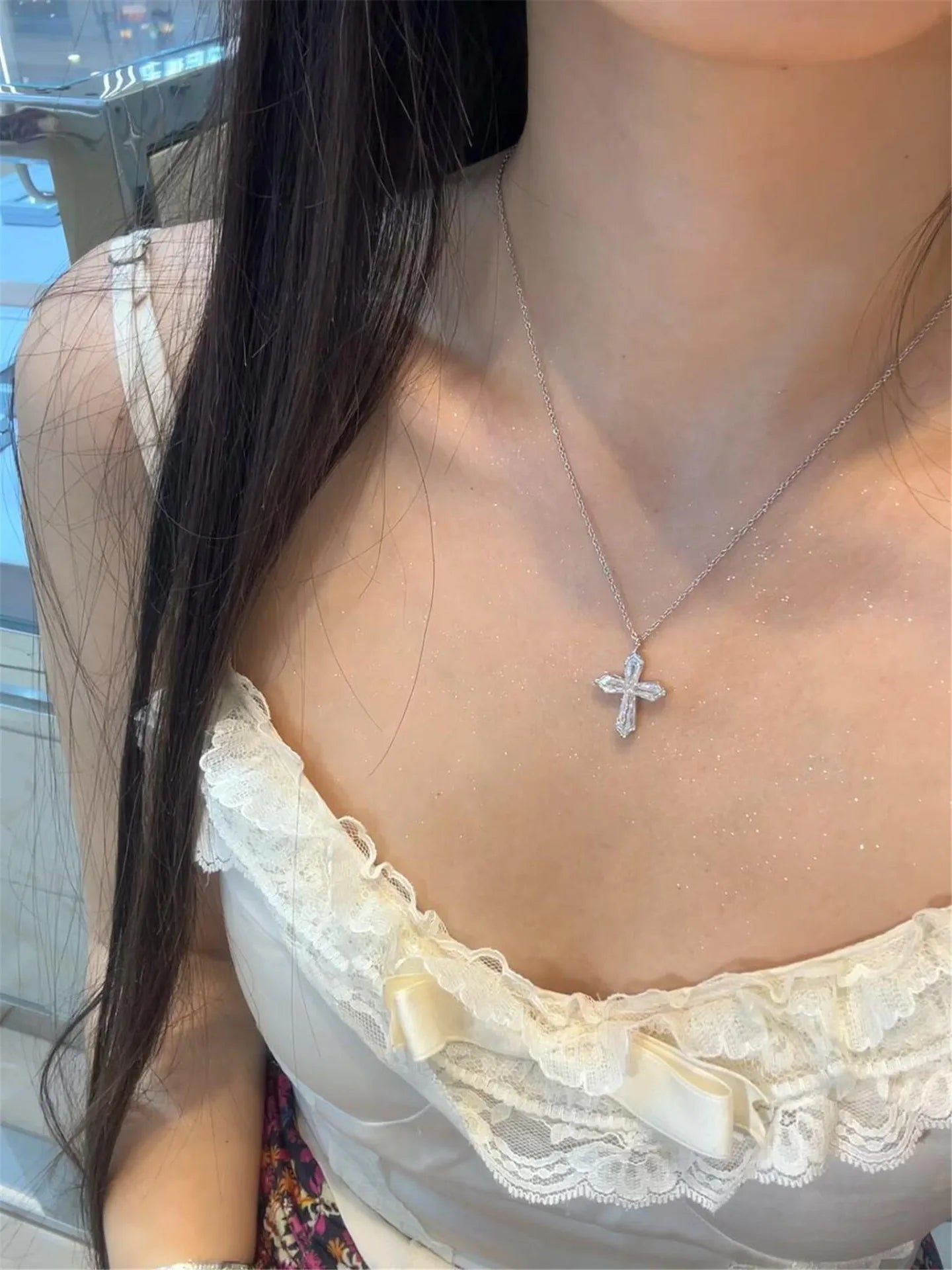 18K Solid Gold, Lab-Grown Diamond, Kite-Cut, Invisible Set Cross Pendant – High-End Jewelry Customization