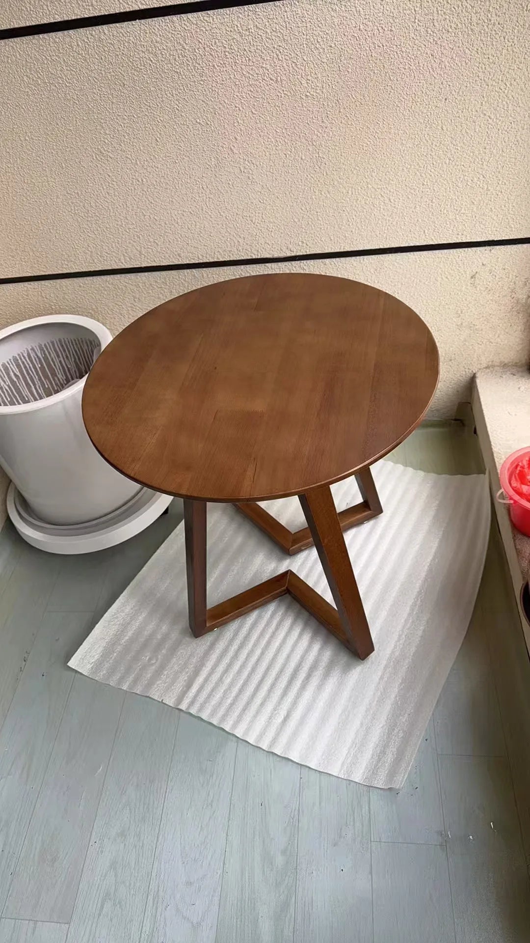 Rubberwood Solid Wood Furniture Round Dining TableModern Study Desk with V-LegsSafeRounded EdgesEco-Friendly Home Office Table