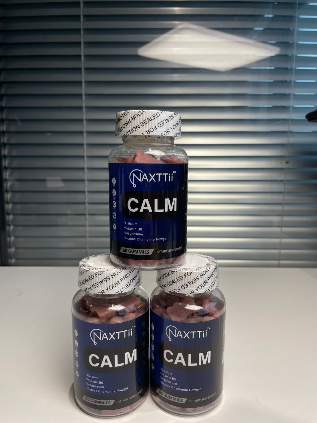 Gomitas para dormir CALM con vitamina B6, una mezcla de bayas, veganas, de origen vegetal, sin OGM, sin gluten y sin gelatina. Te ayudan a conciliar el sueño de forma natural.