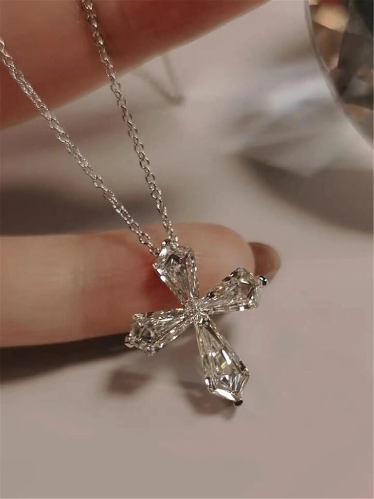 18K Solid Gold, Lab-Grown Diamond, Kite-Cut, Invisible Set Cross Pendant – High-End Jewelry Customization